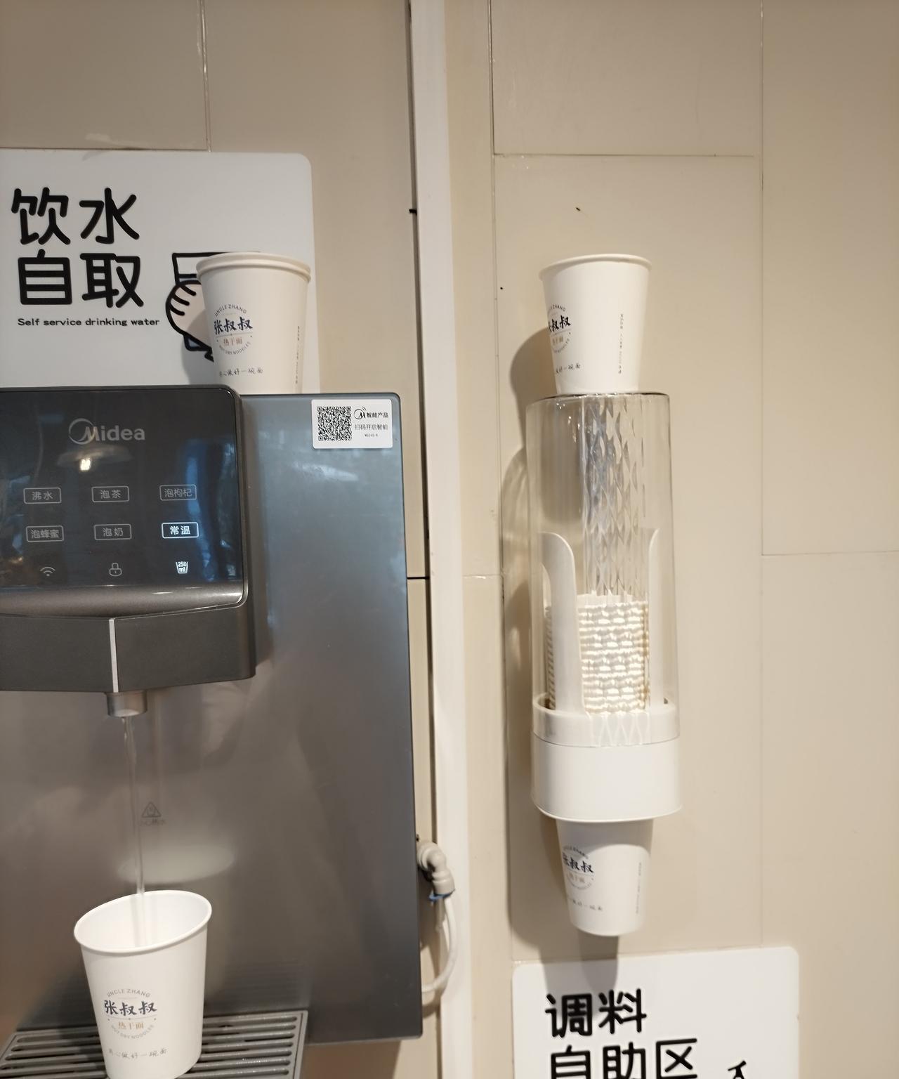 昨天丈夫下班回来，躺在沙发上玩手机，我说我下午给你爸转了800，说了一遍，他的眼