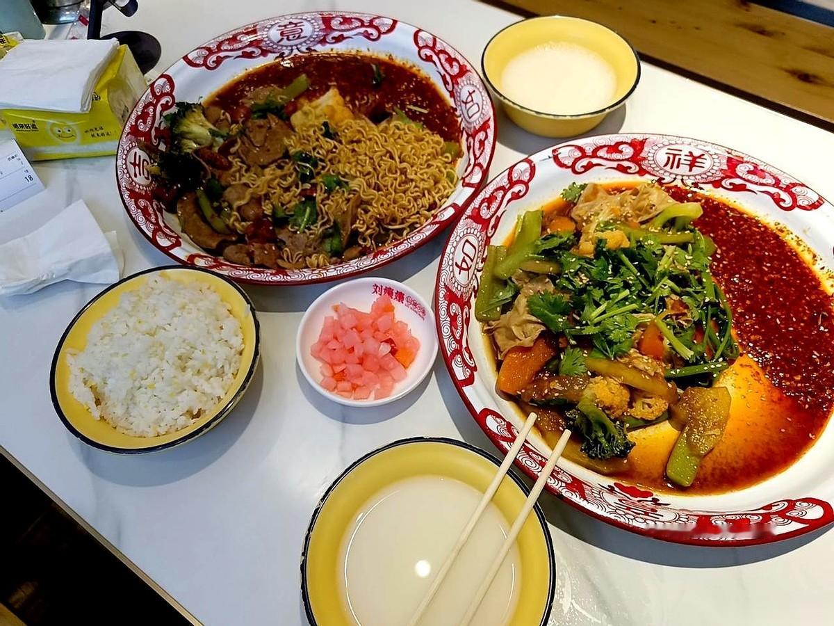 我宣布，成都人的“微辣”，是对我们外地人最后的“警告”。真的。就刚才，在东站