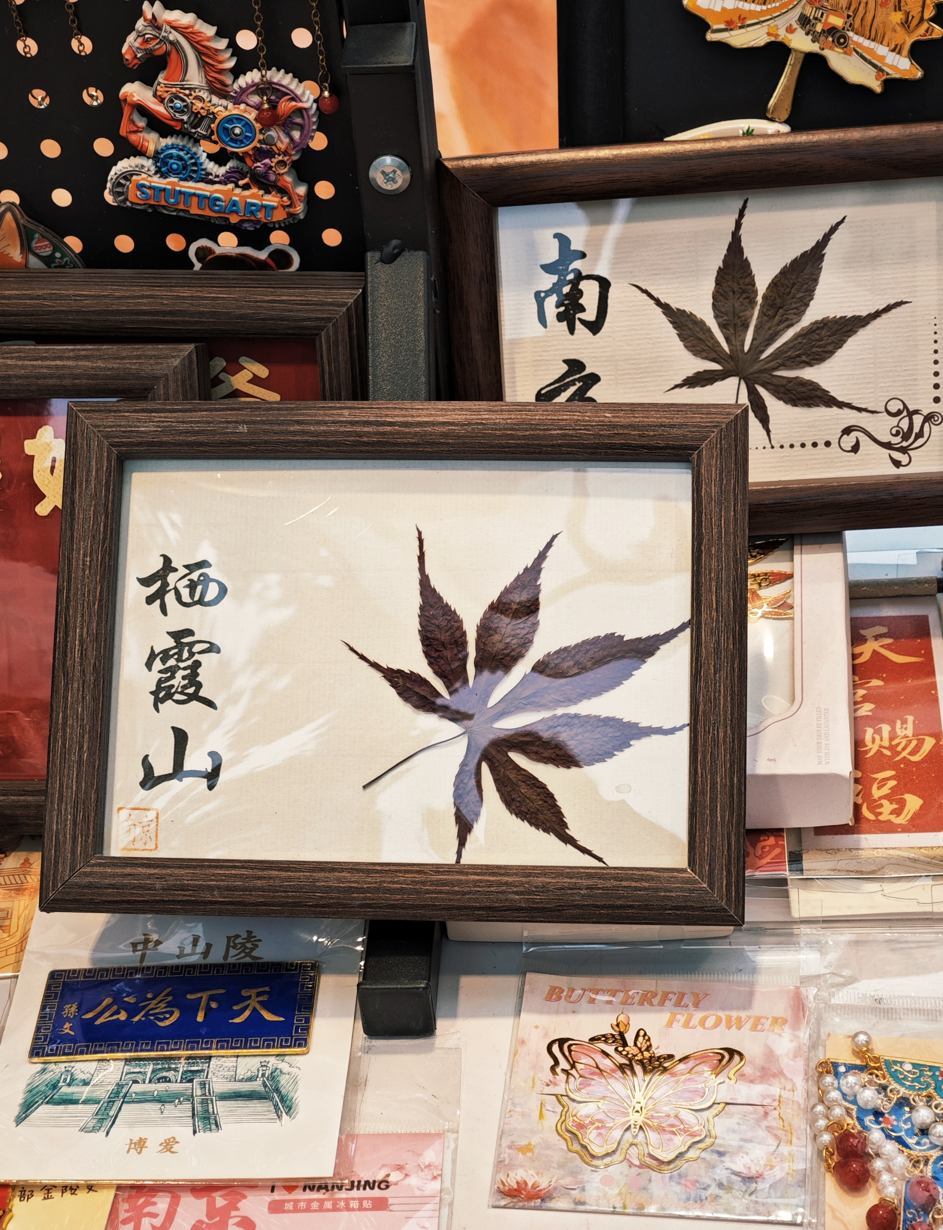 在南京发现一处安静的古镇躲过人潮来到栖霞古镇，一碗素面，陪我静看山边古巷。没有接