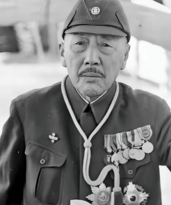 1975年，白雪苍茫，长白山深处，大雪封了来时路，一个猎人发现一具骨骸，心生惧意