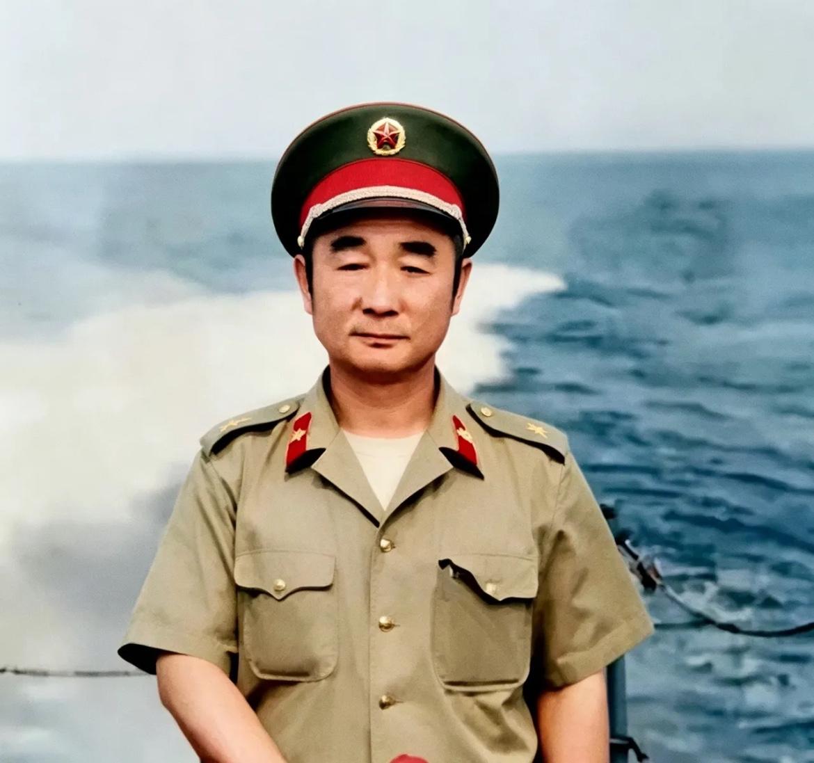 他曾任广州军区司令员，后调任国防大学校长，12岁参军，一辈子带兵，最烦“首长小灶