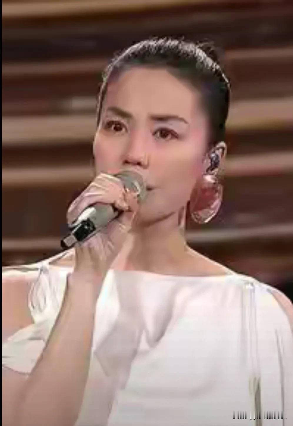 王菲要是真上春晚，我就想安安静静听她唱首歌说实话，看到王菲可能要第六次上春晚