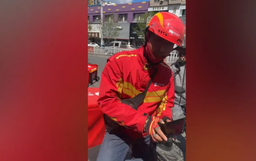 京东骑手内讧了？集体罢工不干，东哥这外卖生意还想不想继续做了！前段时候，五部