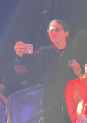 selenagomez赛琳娜戈麦斯在伦敦观看ArianaGrande的演唱会