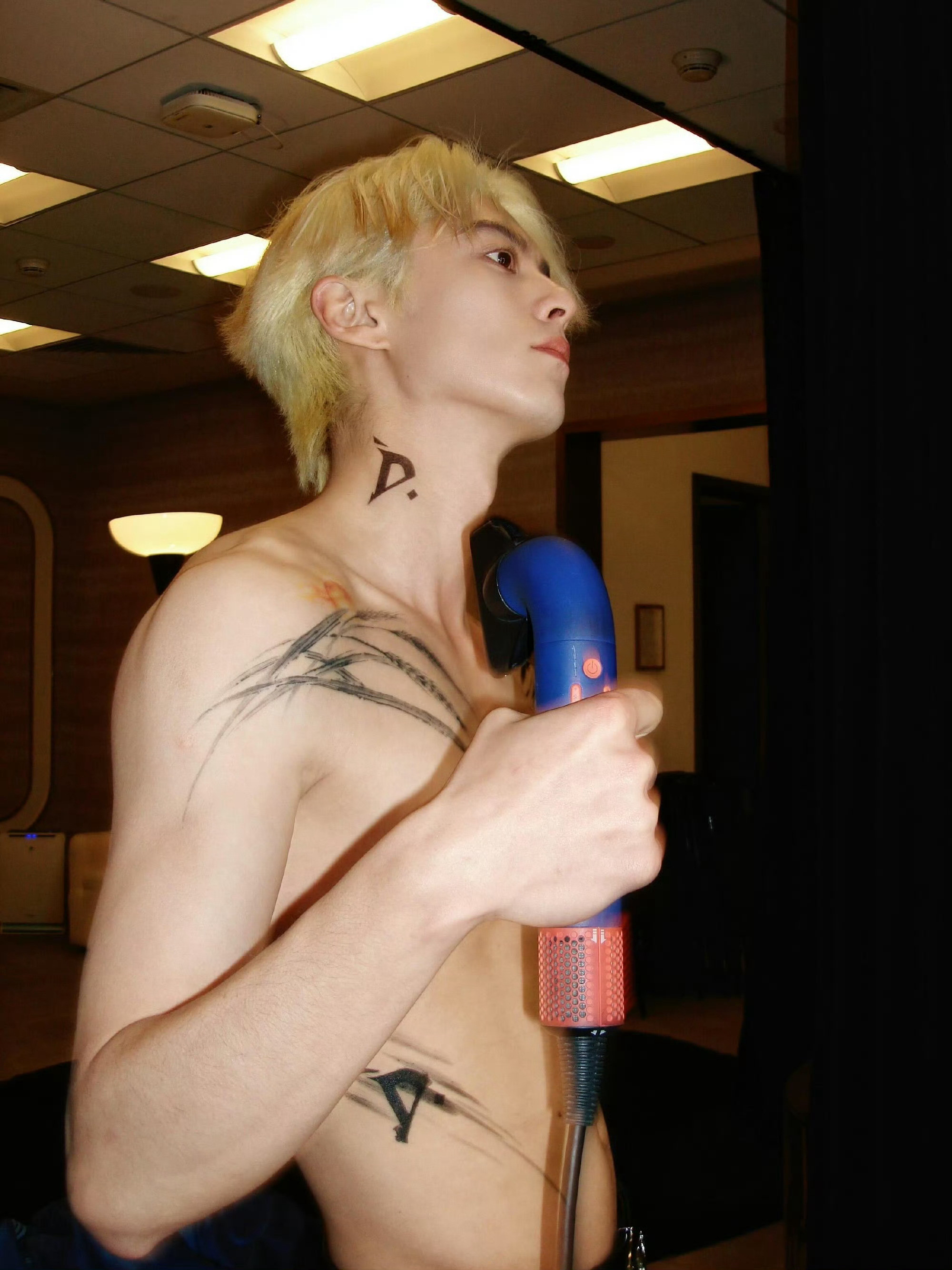 王鹤棣男菩萨啊，不秀等于白练