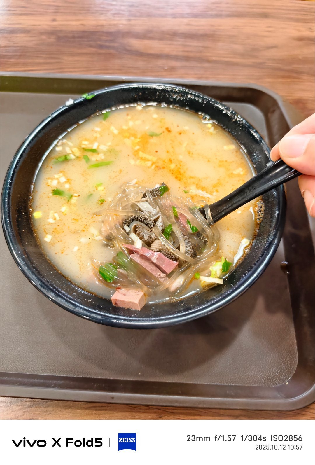 整个早午餐吃吃万红路羊汤，烧饼夹坛子肉嘎嘎滴​​​