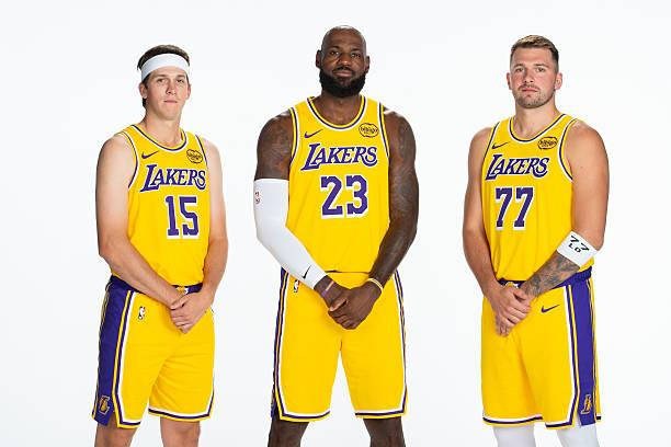 湖人争冠格局专业评析：近日，湖人名宿拜伦·斯科特公开表态，建议詹姆斯本赛季后离