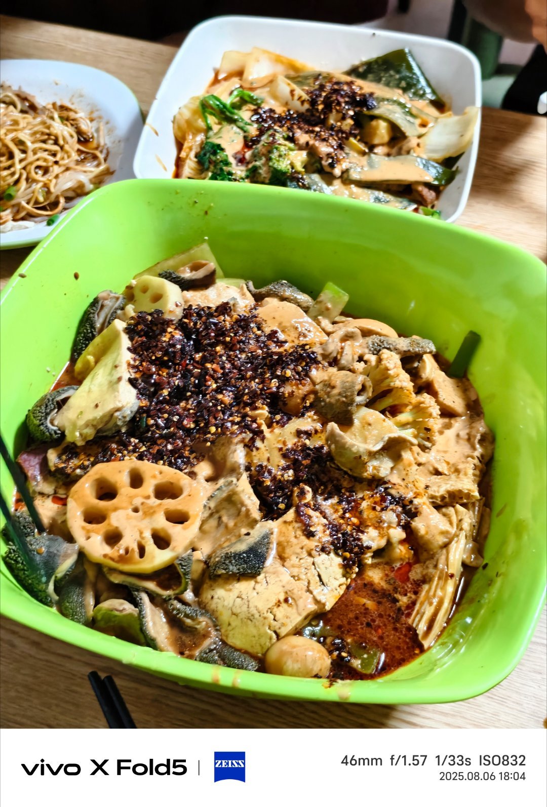 去看看小鹏P7路过林静小吃吃个麻辣烫好家伙这两碗麻辣烫花了280[捂脸哭]​​