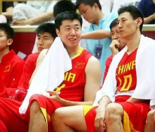 当年八一五虎上将王治郅，刘玉栋，李楠，张劲松，范斌，也基本上是国家队的半壁江山，