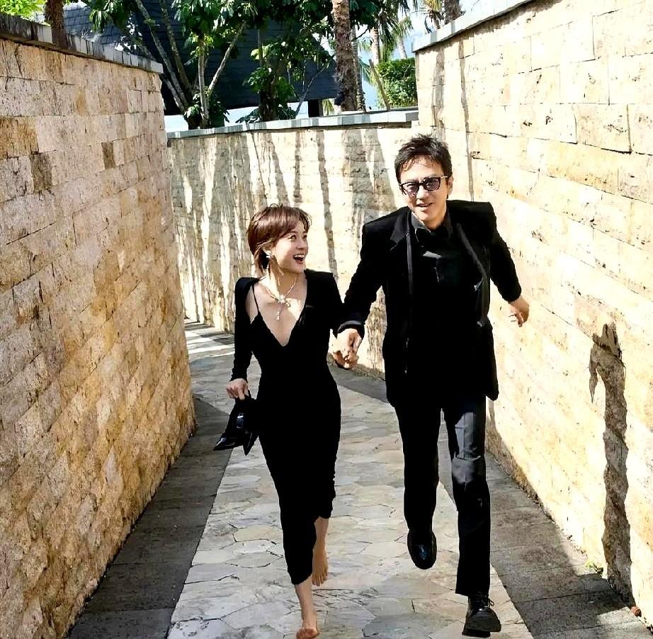 男人最好的样子，不是多有钱，也不是多帅。而是传闻孙俪在项目里受了委屈，邓超直