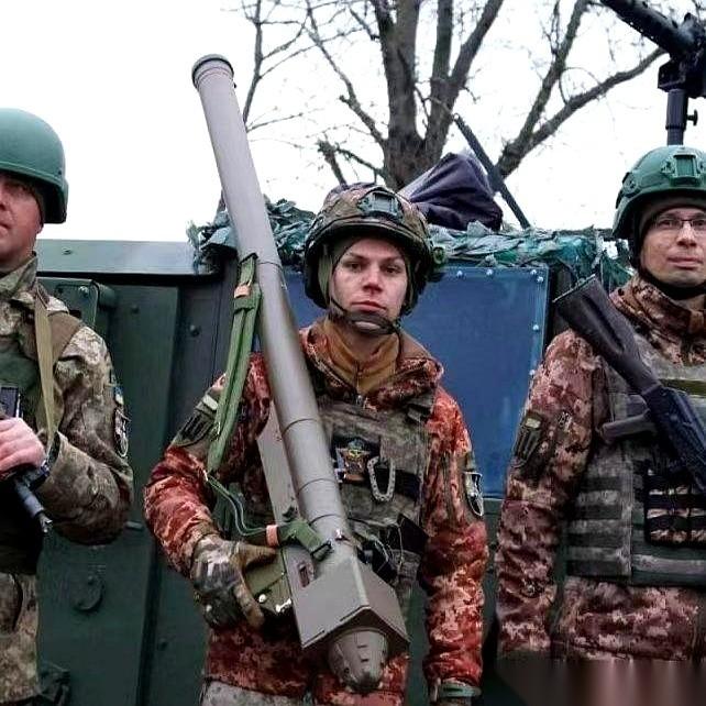 一枚两三万刀的“飞弩”，干掉了一枚两三百万刀的巡航导弹。战场上这一声响，我第一