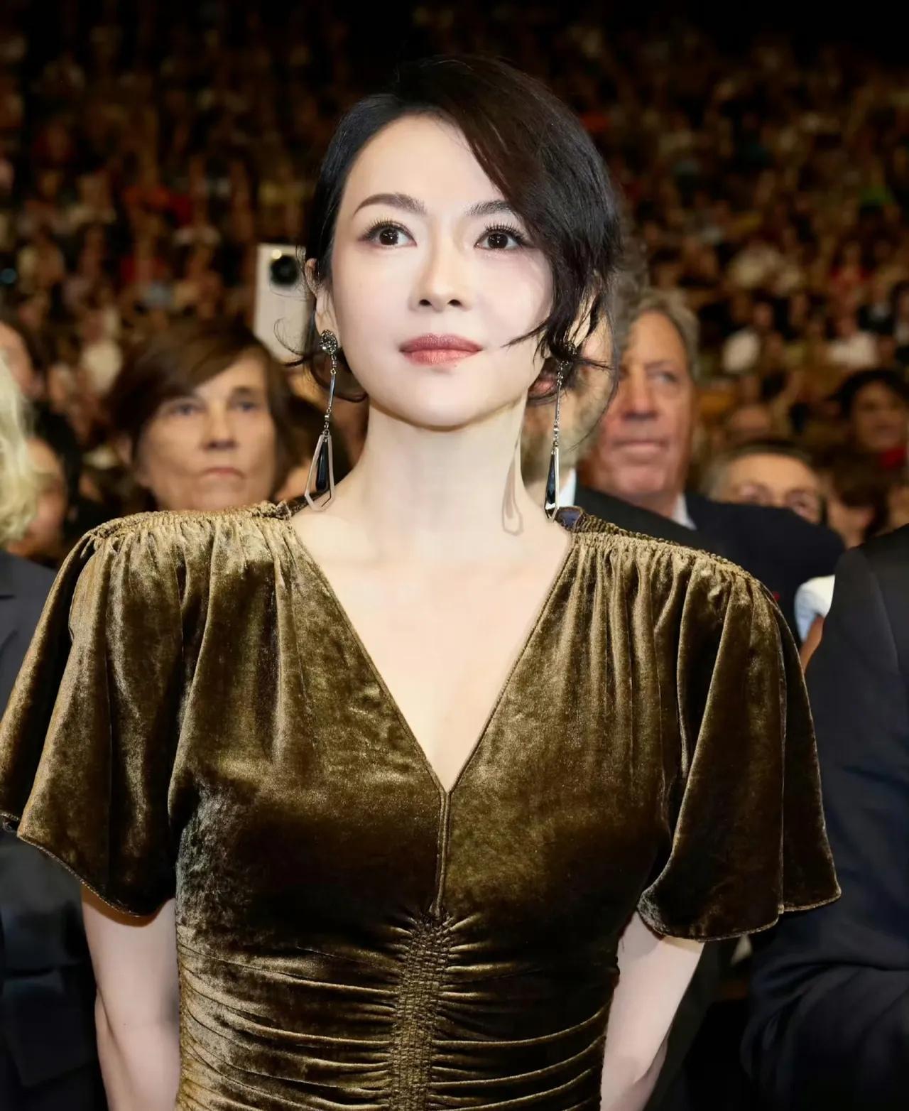 47岁的章子怡只要不出事她以后哪怕息影也没事了她现在最大的资本不是演技，
