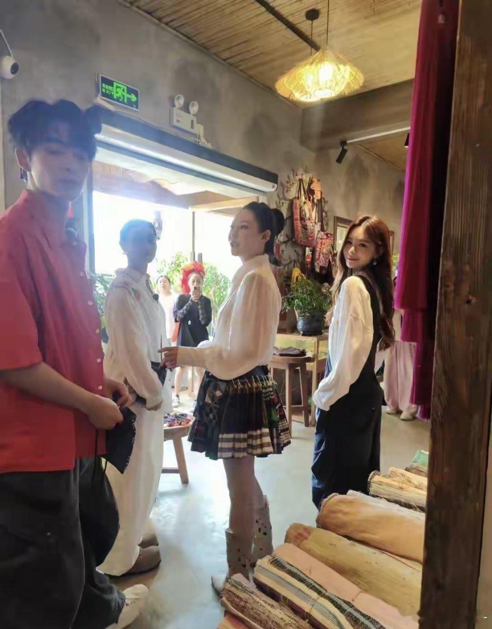 沈梦辰真变美好多，被路人偶遇，本人精致的像洋娃娃