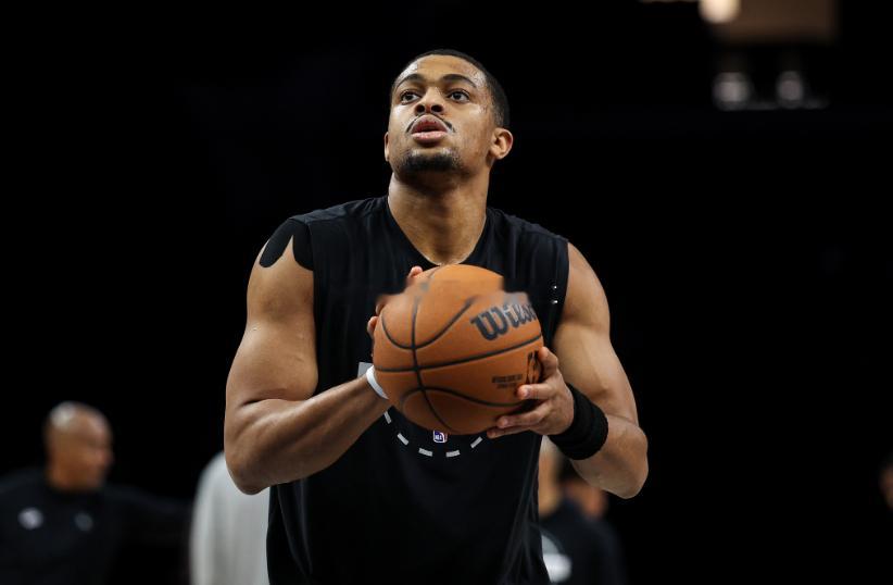 明日NBA圣诞大战，马刺将客场挑战卫冕冠军雷霆。这将会是凯尔登·约翰逊作为马刺球