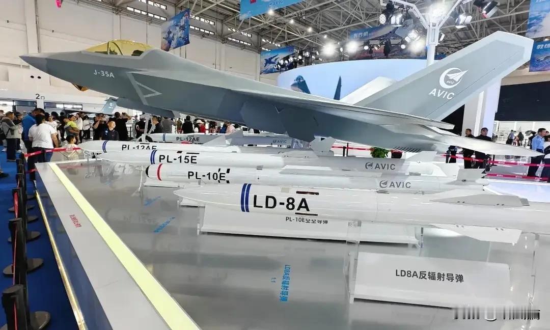 歼35配上新导弹，台岛雷达要抓瞎？据美国《防务观察》11月4日说，中国整出来