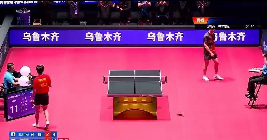 孙闻输球摔球拍！只是比赛当中发泄情绪而已！孙闻和林昀儒打的比较胶着，前四局打