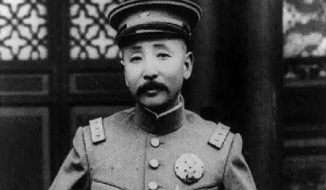 1926年，被戏称为“剥皮将军”的张宗昌终于如愿以偿霸占美人陈佩瑜，同房之夜，张