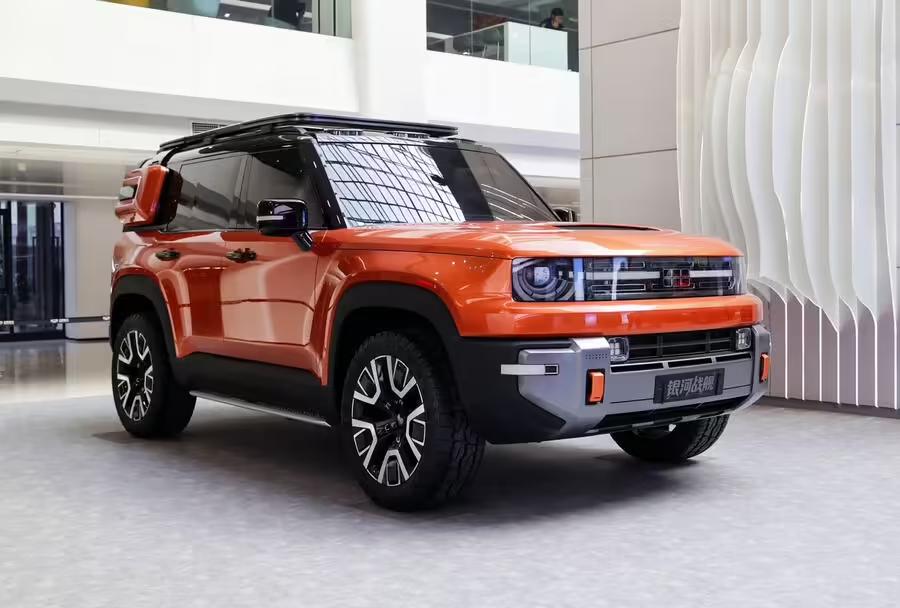 吉利系“方盒子”车型也要来了近期，吉利银河战舰冬测图露出硬派造型+类圆大灯造