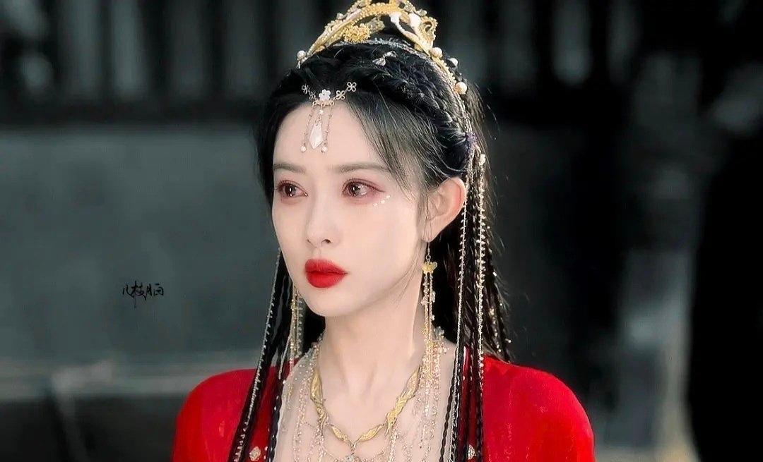 美我一大跳，孟姐这美貌这眼神杀，大眼睛里全是感情