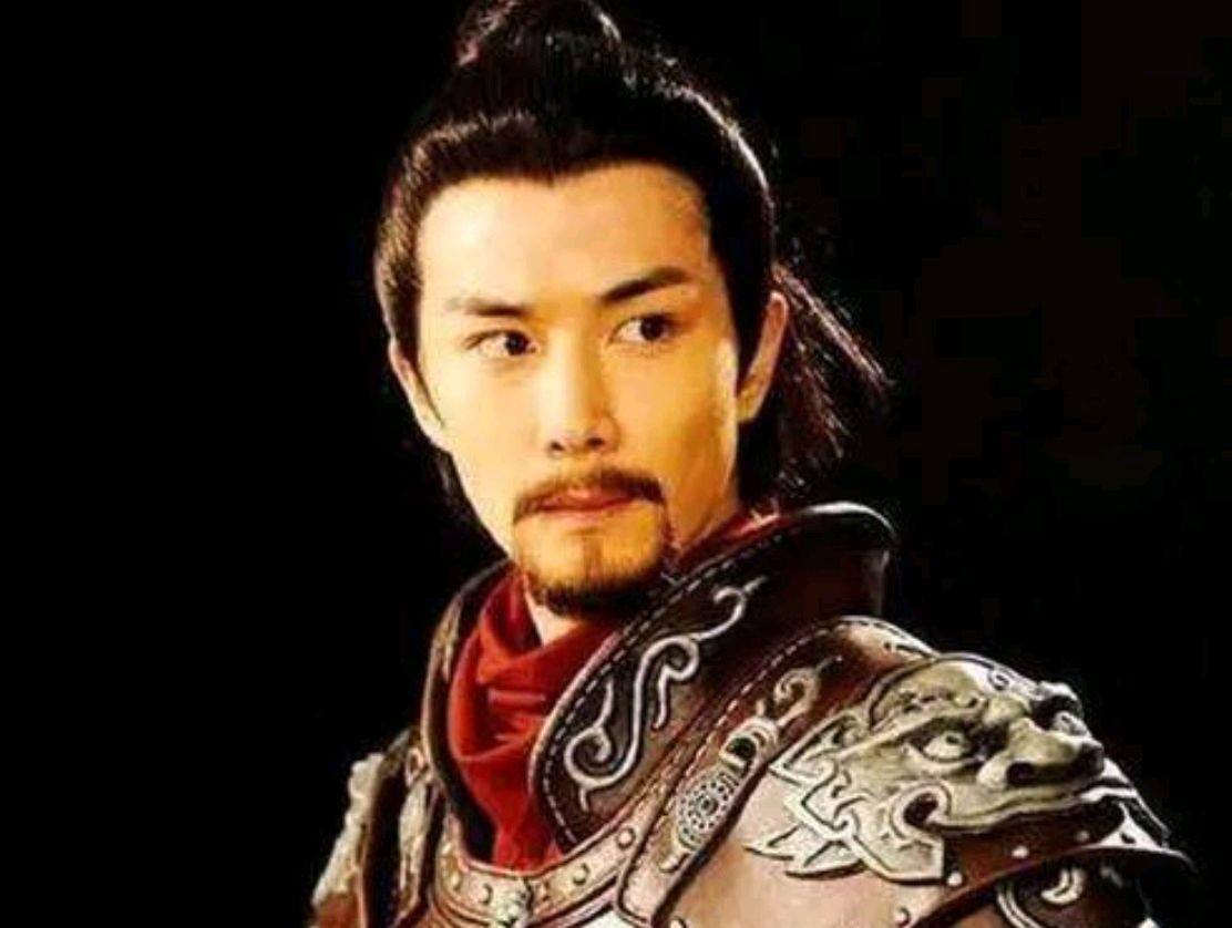 王忠嗣身兼四镇节度使后，李光弼对他说：“大唐一半精锐由你掌握，陛下怎么能安心呢？