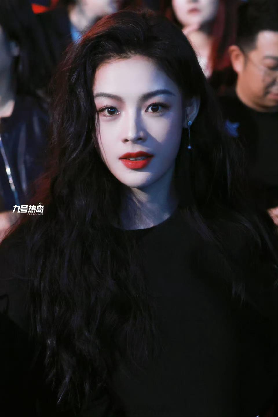 中国电影大数据荣誉之夜的陈丽君太美了，一颦一笑都美的很​​​