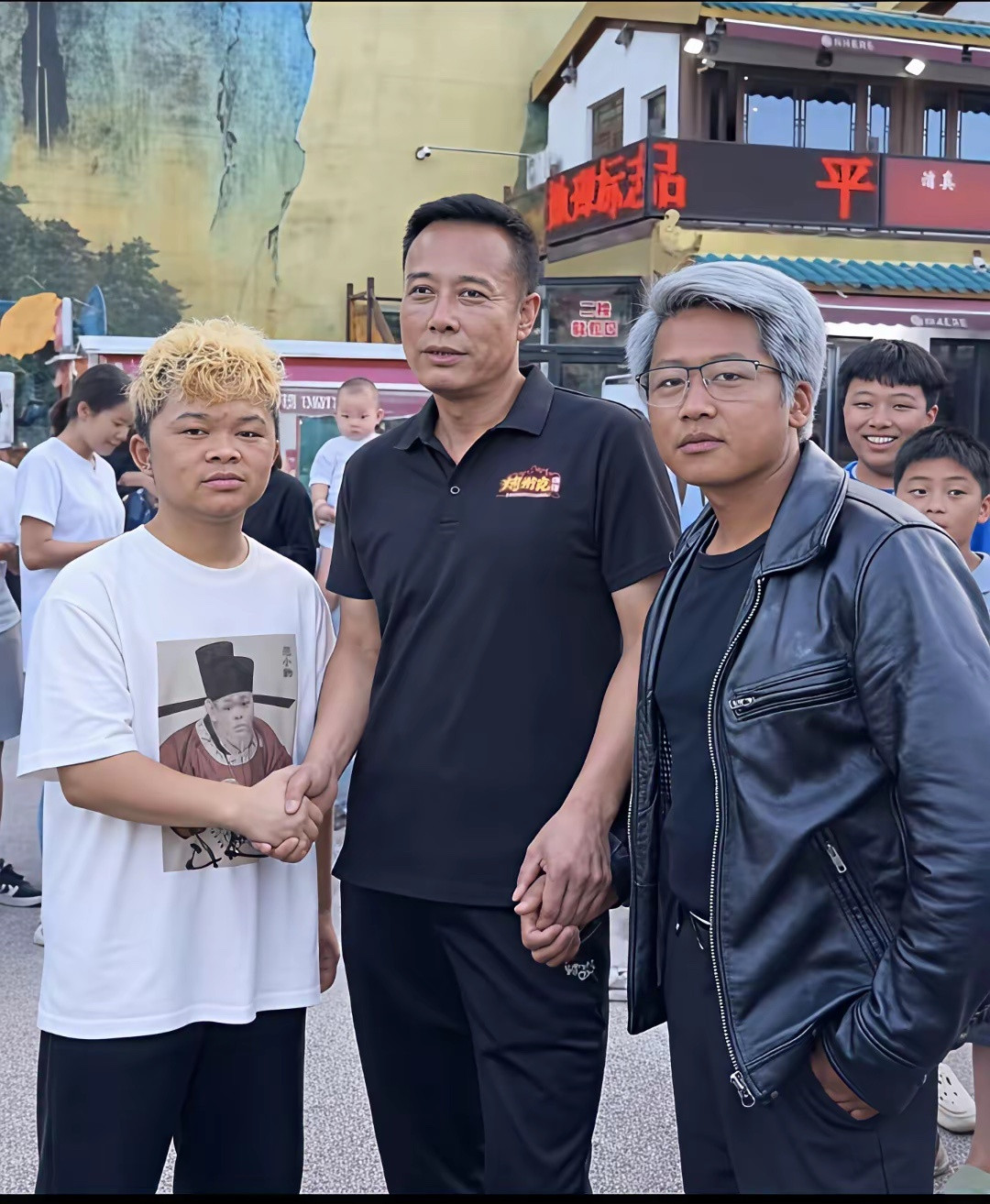 中国的网红直播赛道越来越抽象了看不懂，摸不透，你们觉得呢？
