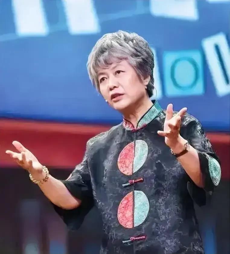 李玫瑾教授说：“最快搞垮一个孩子的方法，就是父母的语言。当你频繁地警告孩子