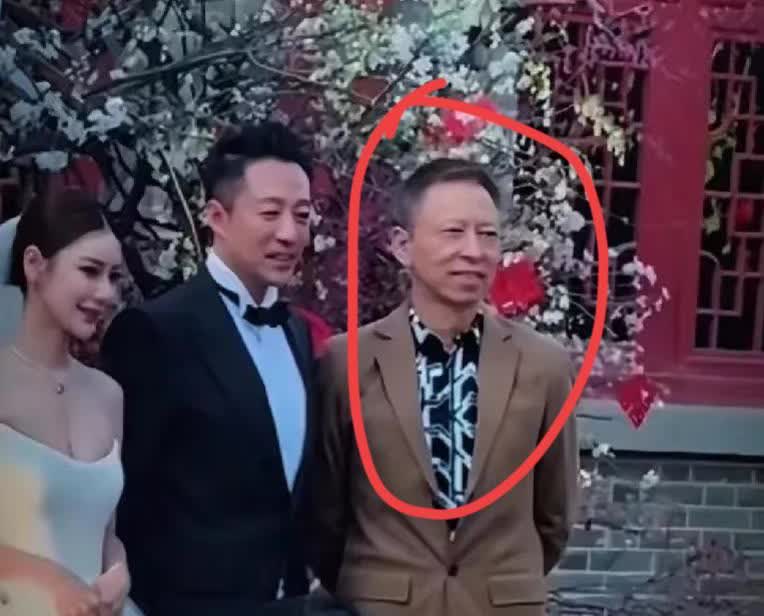 汪小菲婚礼上有个牛人不是汪爸爸，也不是汪妈妈更不是马筱梅的爸妈，而是参加