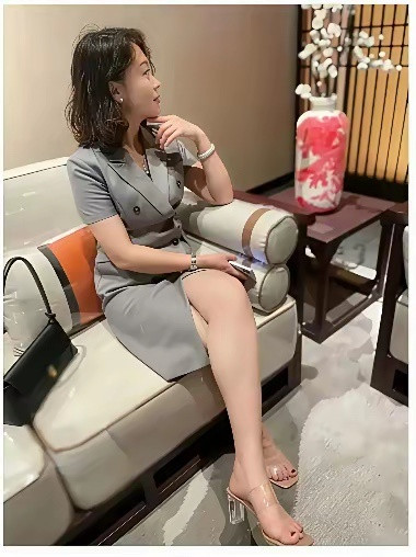 班主任突然家访，我让孩子出去买一些水果，虽然成绩不算太好，但为人处事...