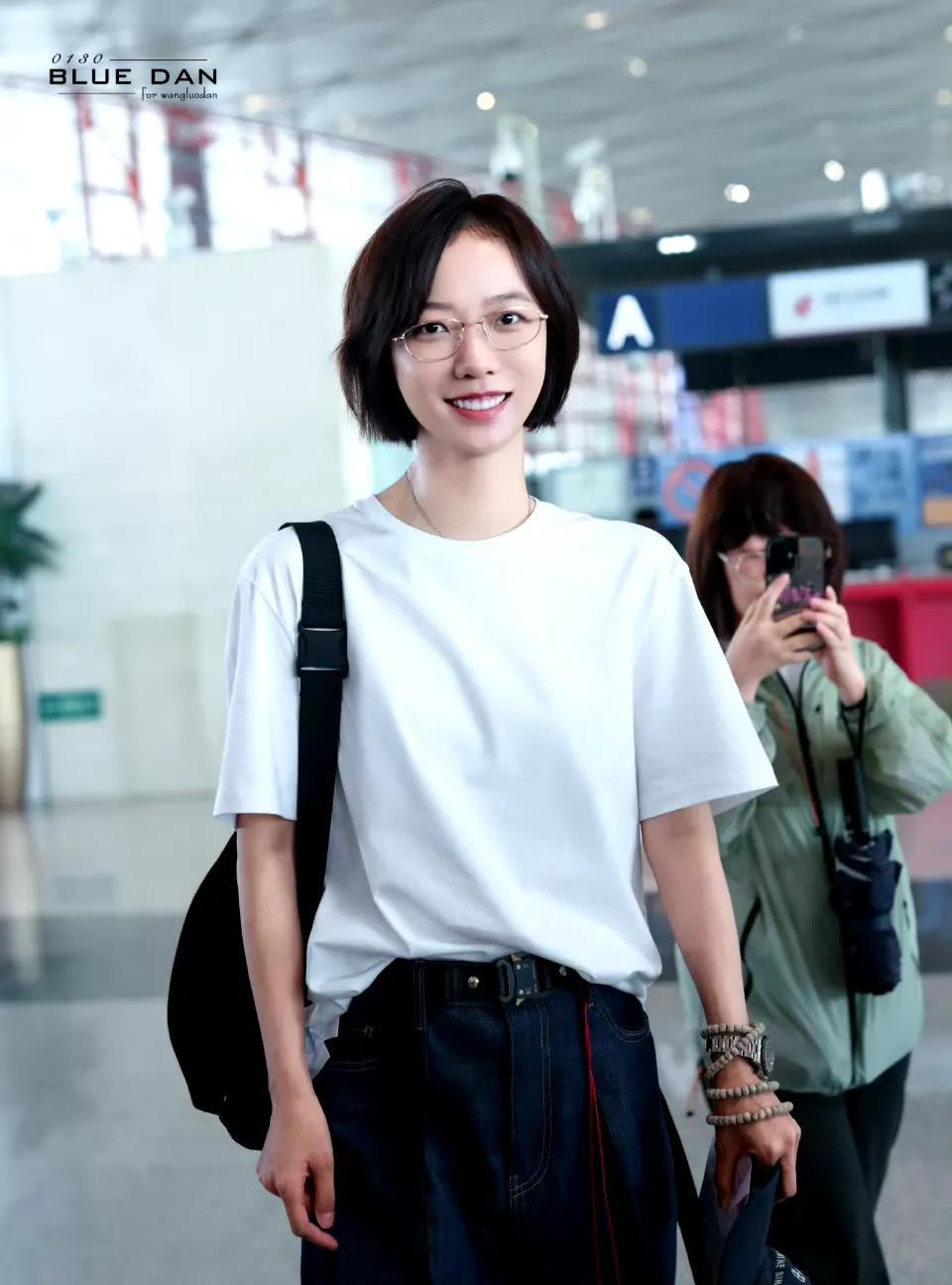 她居然都40多岁了，之前演马伊琍同学，现在可以演马伊琍女儿了，马伊琍已经够显年轻