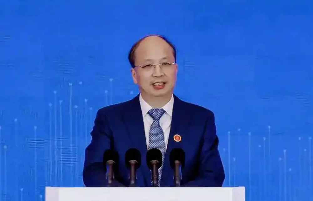 “IPO之王”易会满: 任期内发行1908家IPO, 募资2.22万亿元
