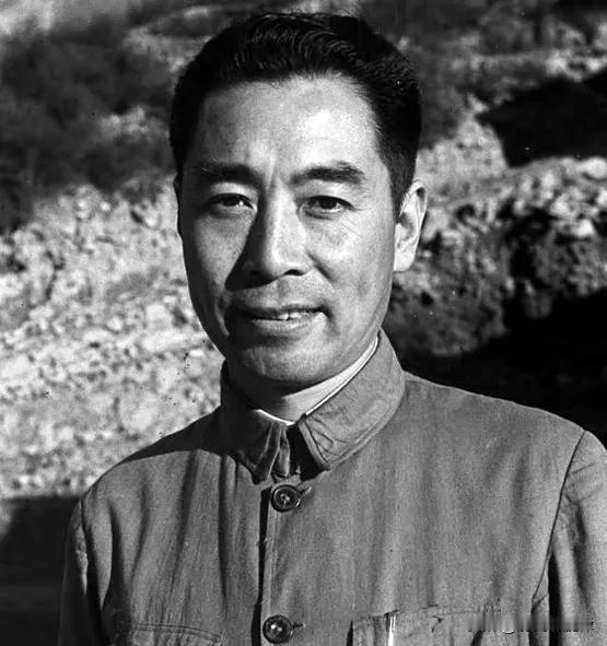 遵义会议前夜重大秘事！周恩来突然换中央警卫，众人猜忌针对博古，真相令人动容