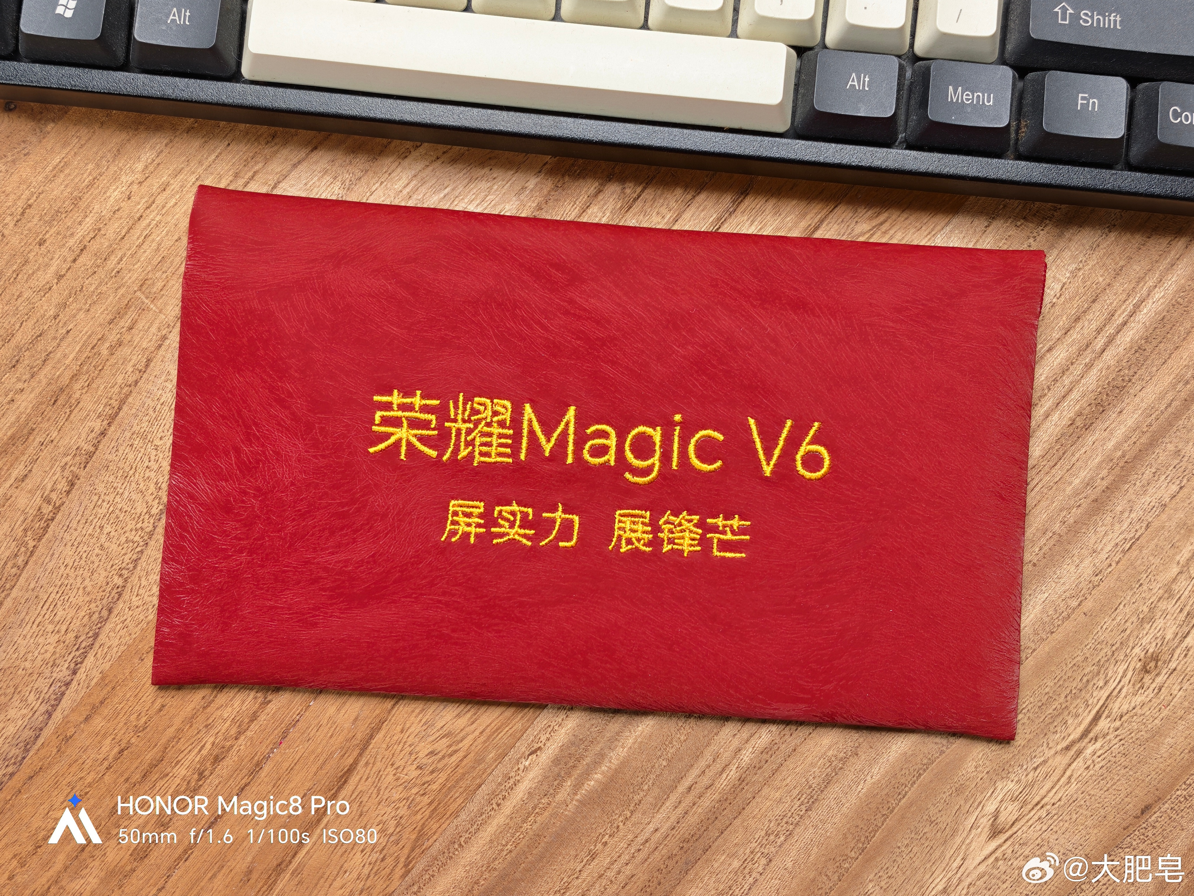 折叠屏最好的屏幕长什么样什么叫做好屏？抗摔耐刮通透再有就是一定要抗反射……你敢