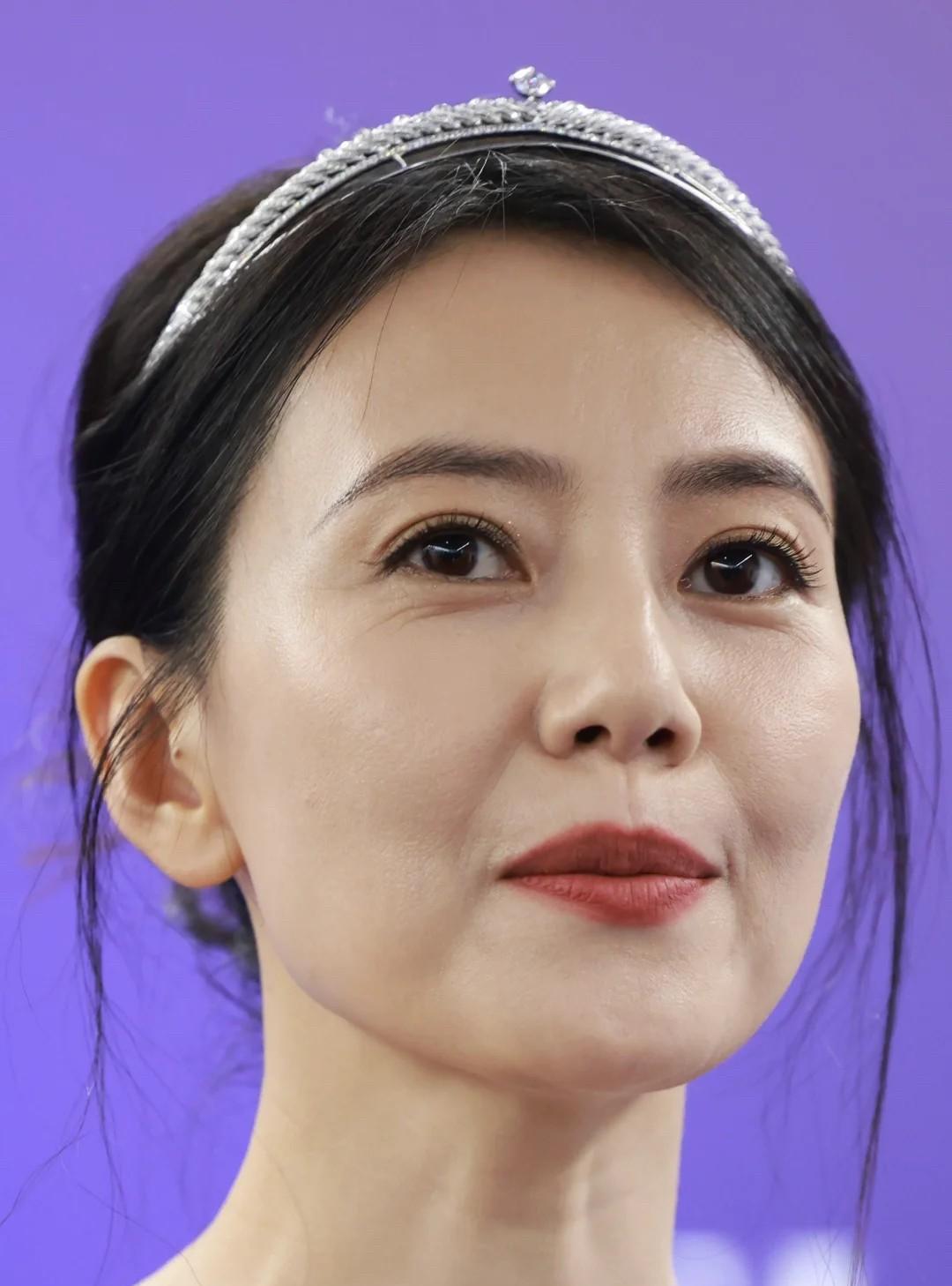 高圆圆，建议你退圈吧，倒不是说你的演技不好，而是你都已经46岁了，还是这么漂