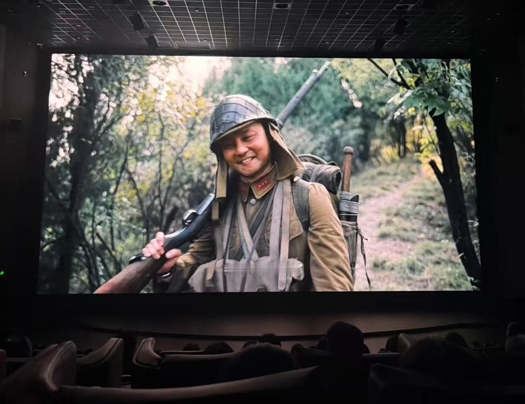 网友调侃“尹正是如何被导演忽悠去演一个日本兵的”！导演：尹正老师，这有一个八.