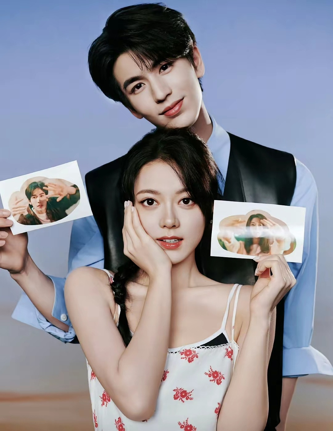 网传张凌赫赵今麦一念江南两人在此之前已经搭了《度华年》和《琥珀樱桃》了，不过都是