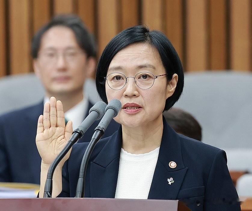 首场听证会彻底吵翻！韩国国务总理人选深陷多重争议，朝野激烈攻防6月25日，韩