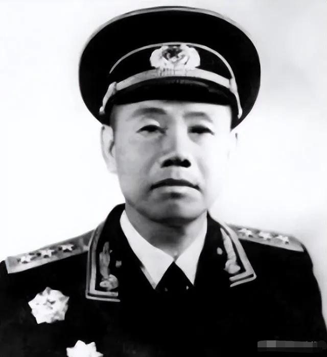 1950年上将王宏坤推开战友家门，见副军长穷到孩子光着身子，他怒吼：李先念都在武