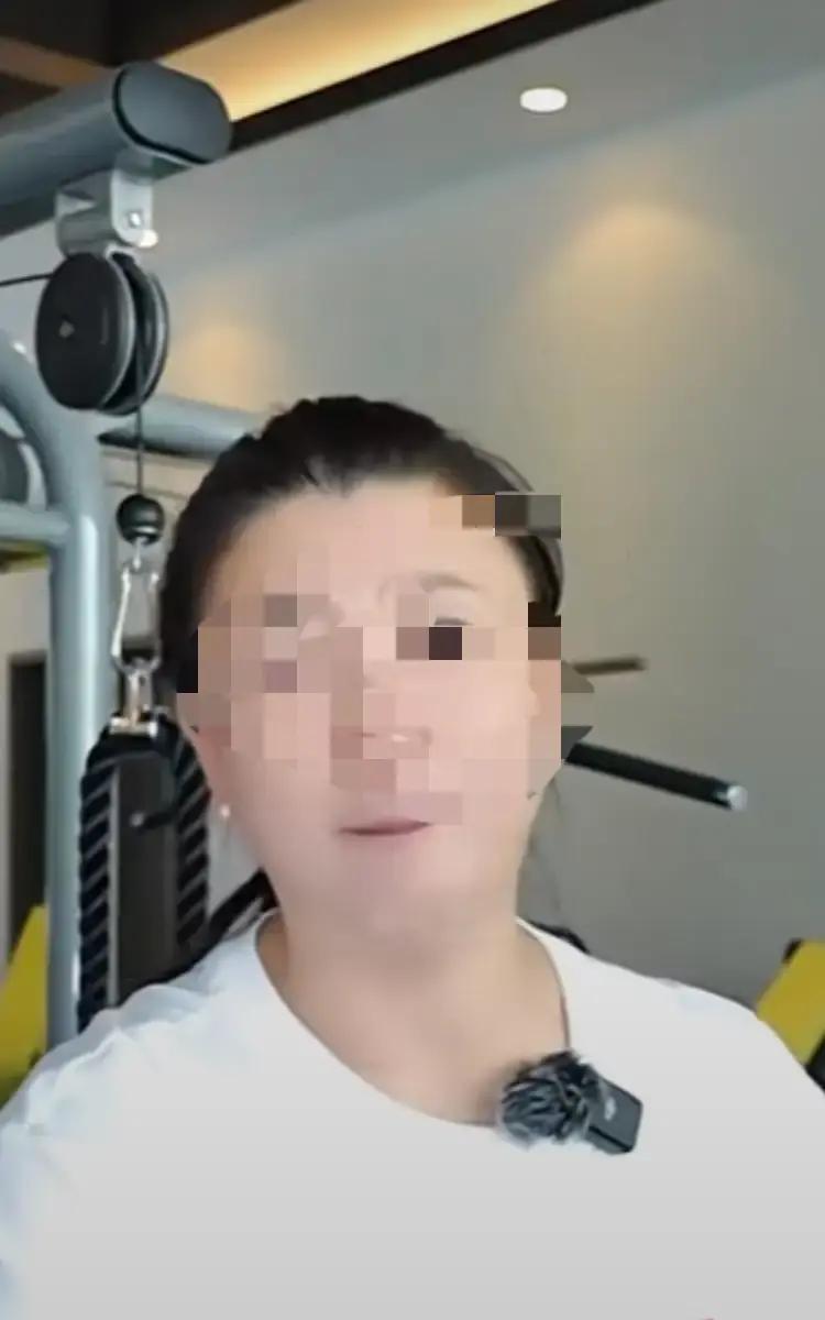 儿子一年学费顶一套房，他直播哭穷昨天刷到国家一级演员王某的直播，说网友酸黄