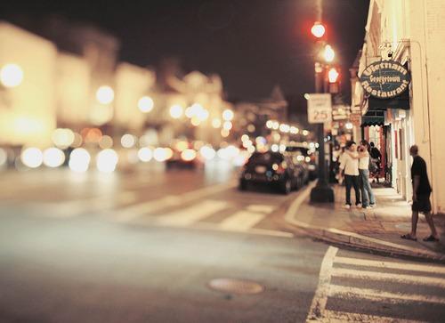 在这个快节奏、高压力的时代，很多人都习惯了浮躁和焦虑，似乎只有不断奔跑、不断拼搏