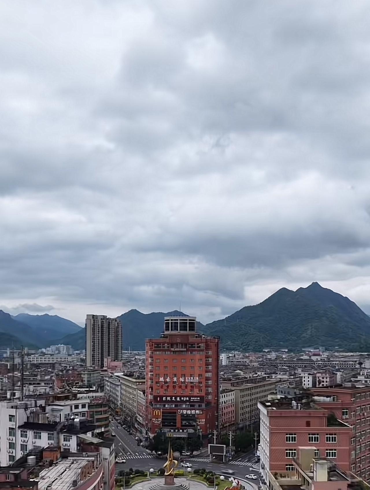 水头的乡亲们慢慢看[捂脸哭][捂脸哭]