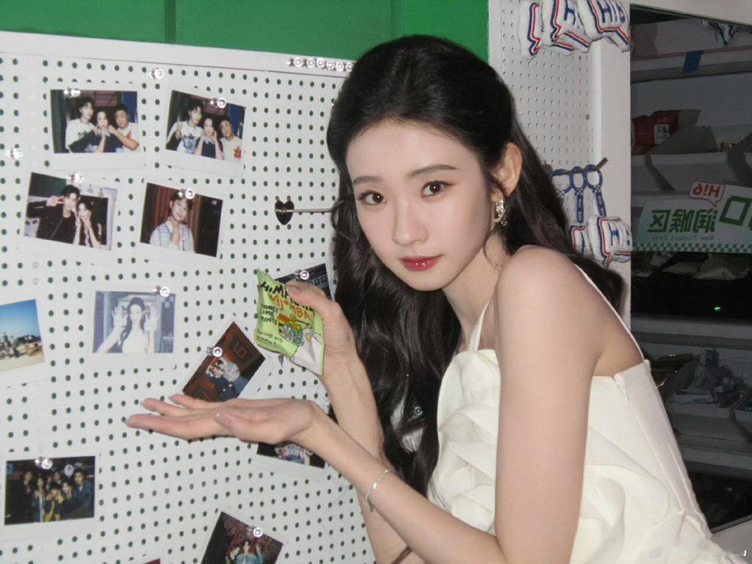 张艺凡张艺凡楼里弟弟楼外哥哥张艺凡吃得也太好了你好星期六张艺凡楼里有弟弟团宠楼外