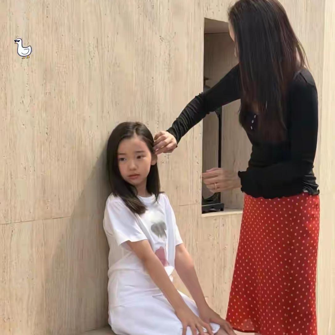 董璇，你真的没发现吗？你女儿眼里那点孩子该有的光，快没了。