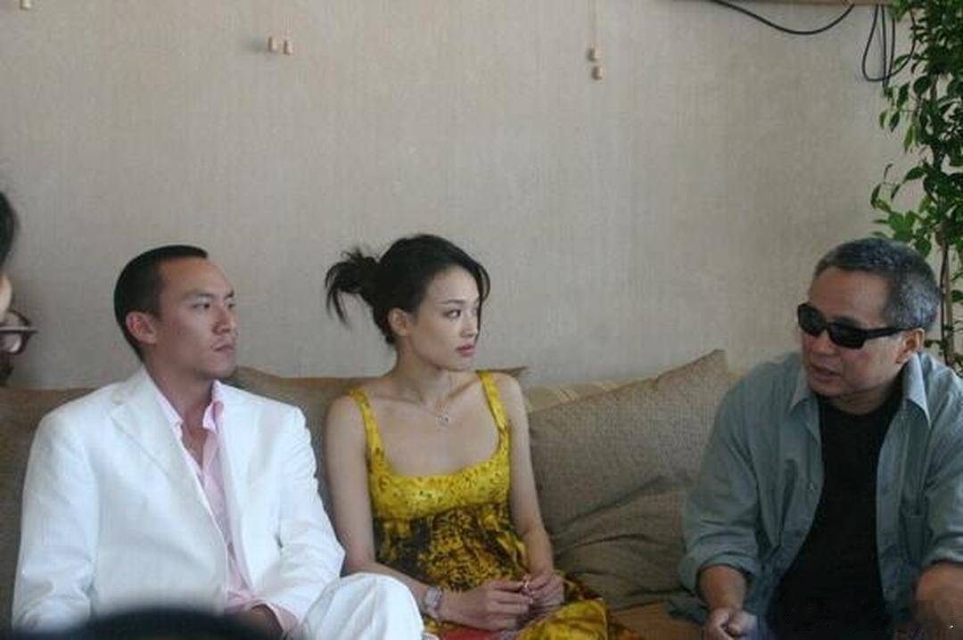 舒淇只是坐在那里，自有万种风情​​​
