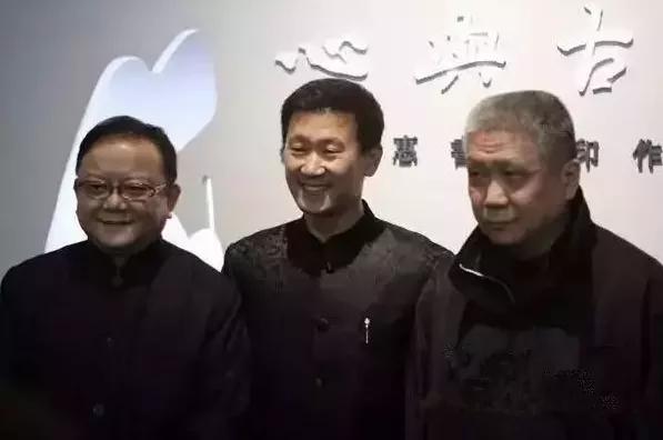 有一次，马未都请张国立吃饭，没想到张国立刚吃了两口就哭了起来，马未都急忙问：怎么