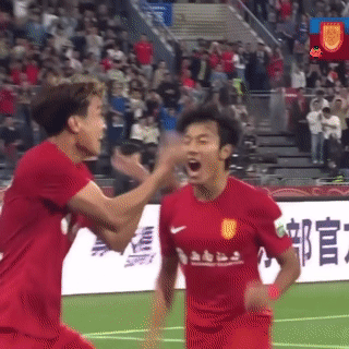 重庆铜梁龙球员进球后捂嘴庆祝，讽刺谁呢，大家心里或许都明白。在重庆铜梁龙和武汉