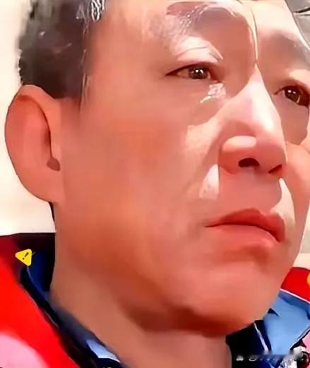 河北一位38岁的单身汉，含泪送走了因病离世的亲哥哥。本以为风雨过后生活能归