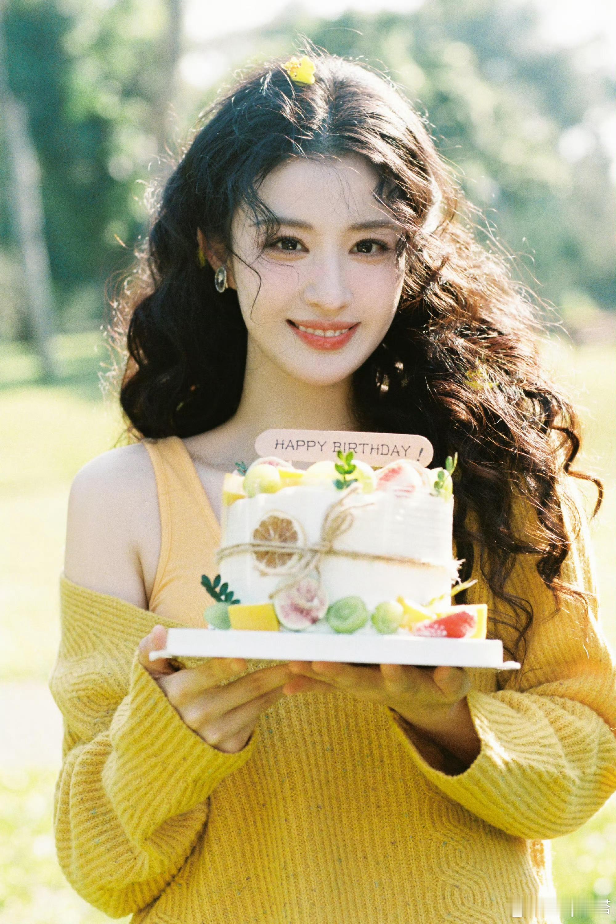 王楚然捧花生日照王楚然手捧着花好美王楚然真的太美了！！王楚然