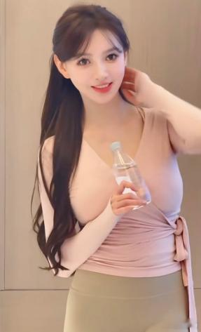 黄晓明的前女友叶柯现在比以前更美了，更瘦了，活的更惬意了。她这次去了趟大理，给