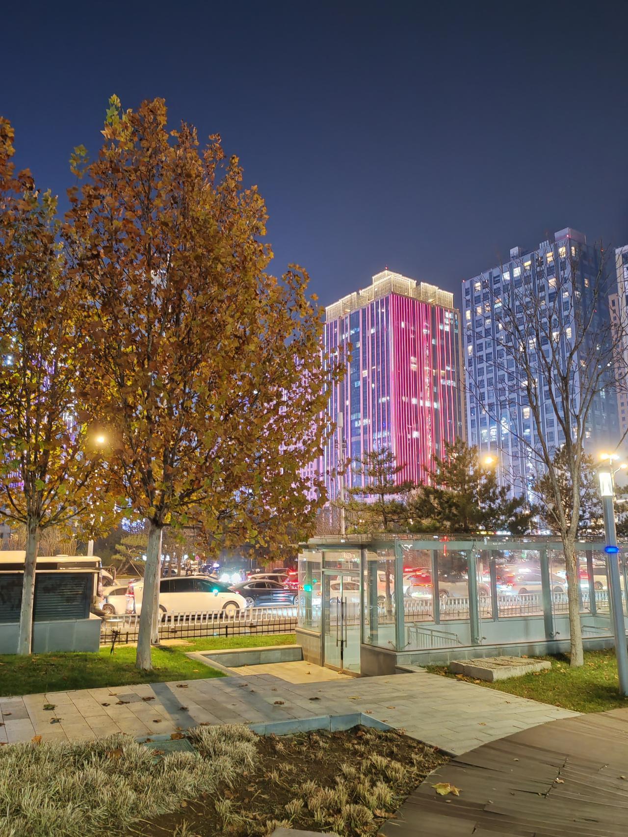 冬天每日开窗通风两次，每次5-10分钟尚可接受。然而，夜间开窗睡觉一事却值得